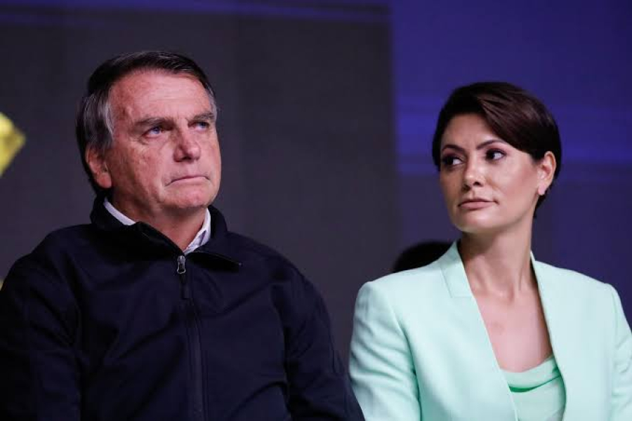 Michelle e Jair Bolsonaro apoiam frei Gilson, atacado pela esquerda